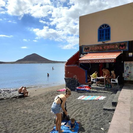 Playa Chica Views Apartment El Medano  Exterior photo